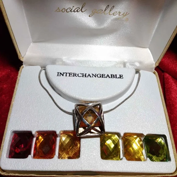 Interchangeable necklaces - Picture 3 of 7